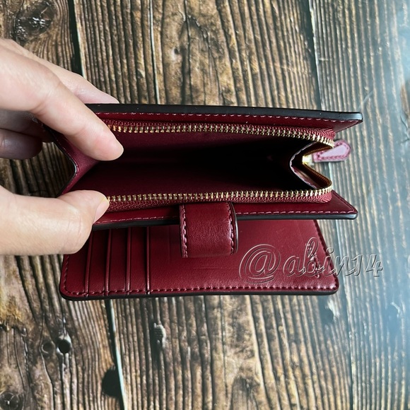 NWT Coach Medium Signature Canvas Leather Interior Wallet - Picture 3 of 5